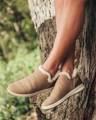 OluKai® Mālua Hulu Boots