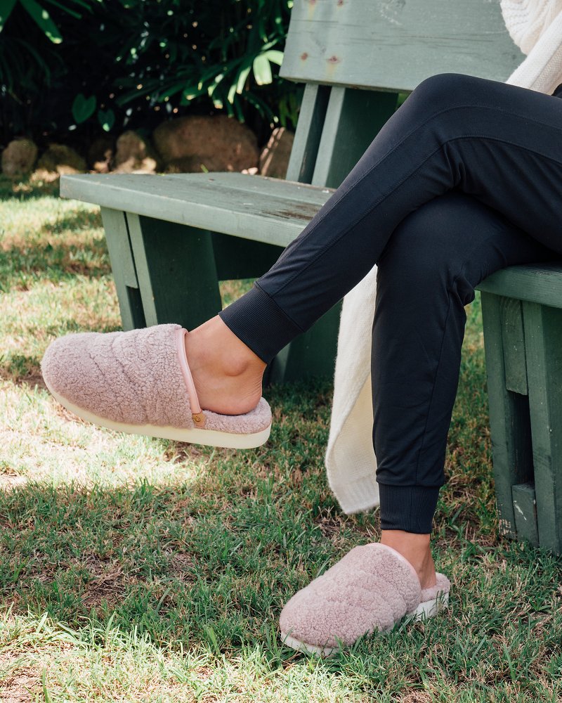 OluKai® Pūpū Mua Fuzzy Slippers