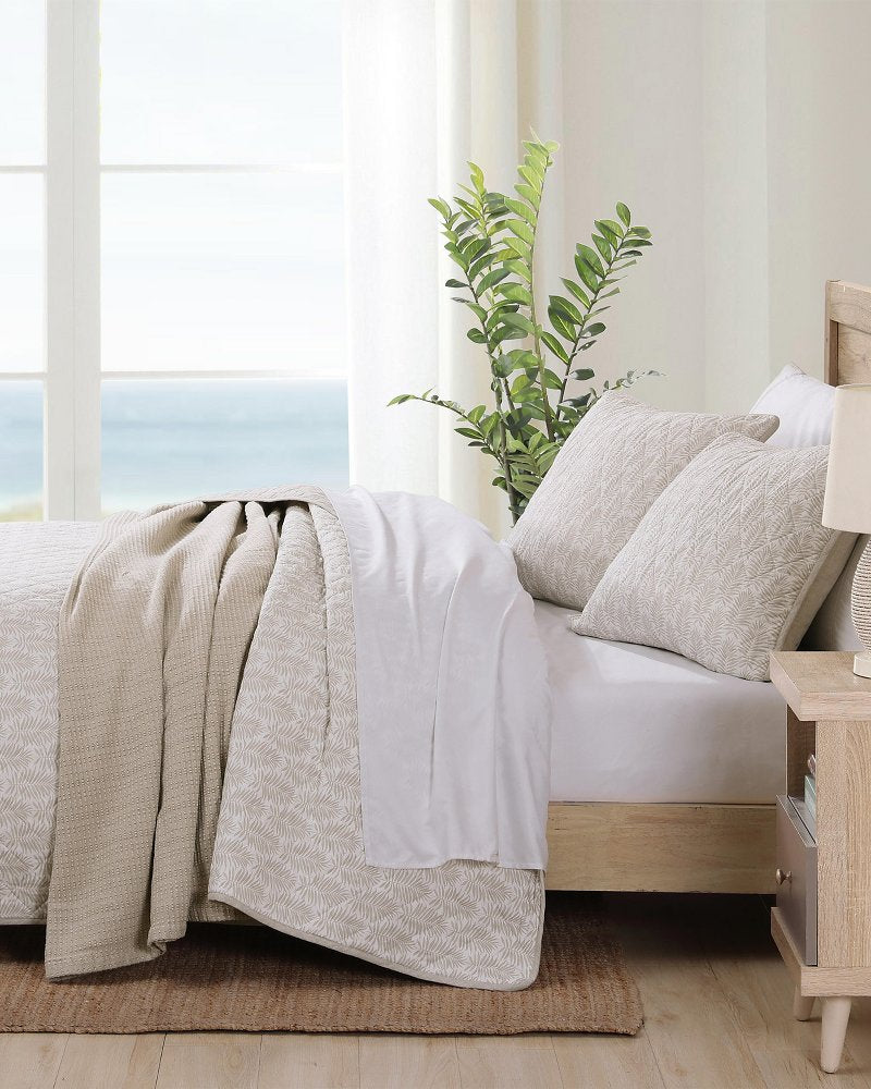 Bahama Fronds Reversible 2-Piece Twin Quilt Set